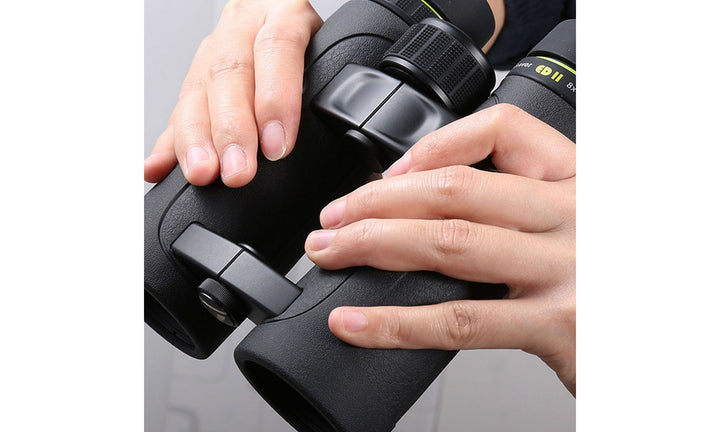 Vanguard Endeavor ED II 8x42 Binoculars + Gift