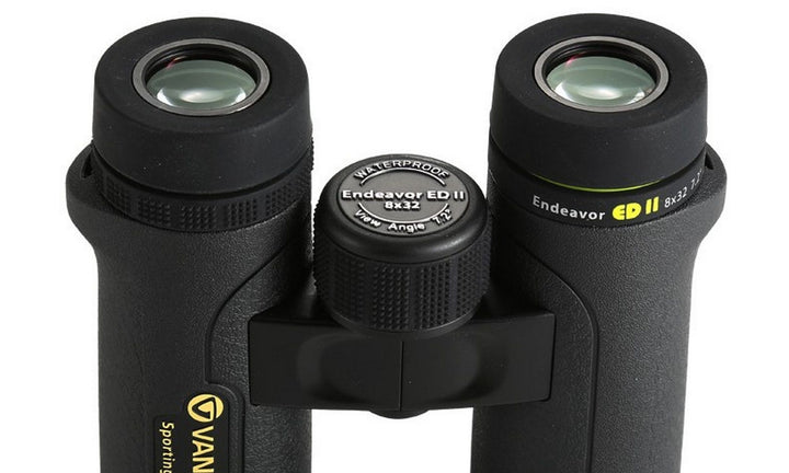 Vanguard Endeavor ED II 8x32 Binoculars + Gift