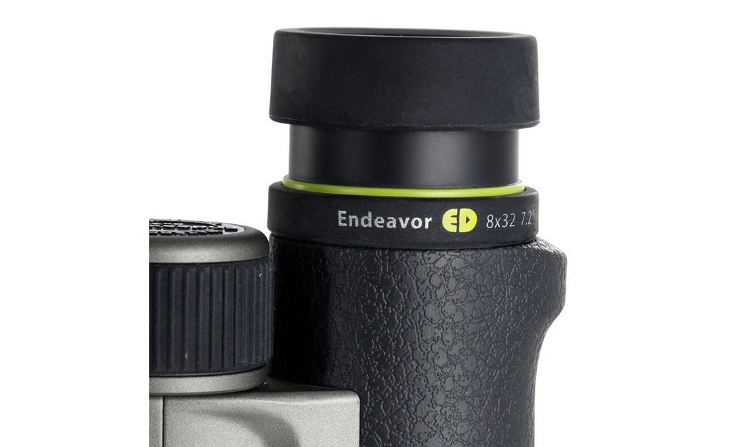 Vanguard Endeavor ED 8x32 Binoculars + Gift