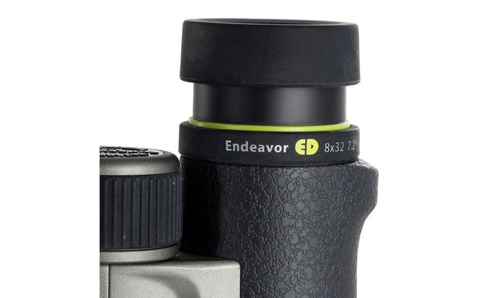 Vanguard Endeavor ED 8x32 Binoculars + Gift